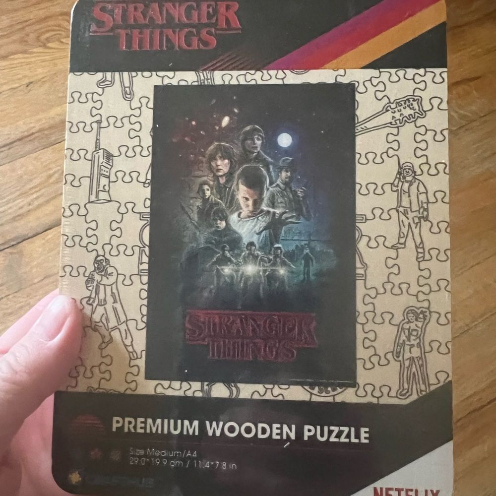 Netflix Stranger Things Premium Wooden Puzzle - THE HAWKINS HEROES